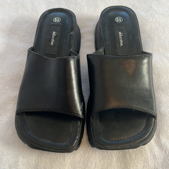 ⭐️ Xhileration black faux leather chunky treaded bottom slide on women size 5.5 - Picture 6 of 14